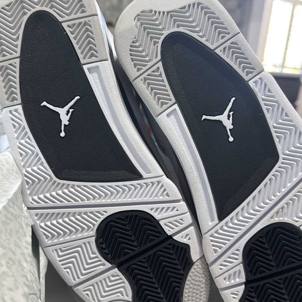 Air Jordan 4 Retro White/Black -neutral) Sneakers. NIB /NWT. Hard to find. - Picture 5 of 5
